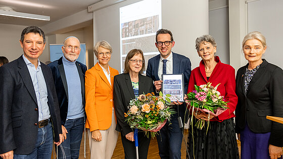 Prof. Dr. Johannes Schnocks, Sharon Fehr, Ministerin Dorothee Feller, Prof. Dr. Marie-Theres Wacker, Dipl.-Theol. Ludger Hiepel M.A., Hiltrud Geburek, Bürgermeisterin Angela Stähler © Foto: Peter Leßmann