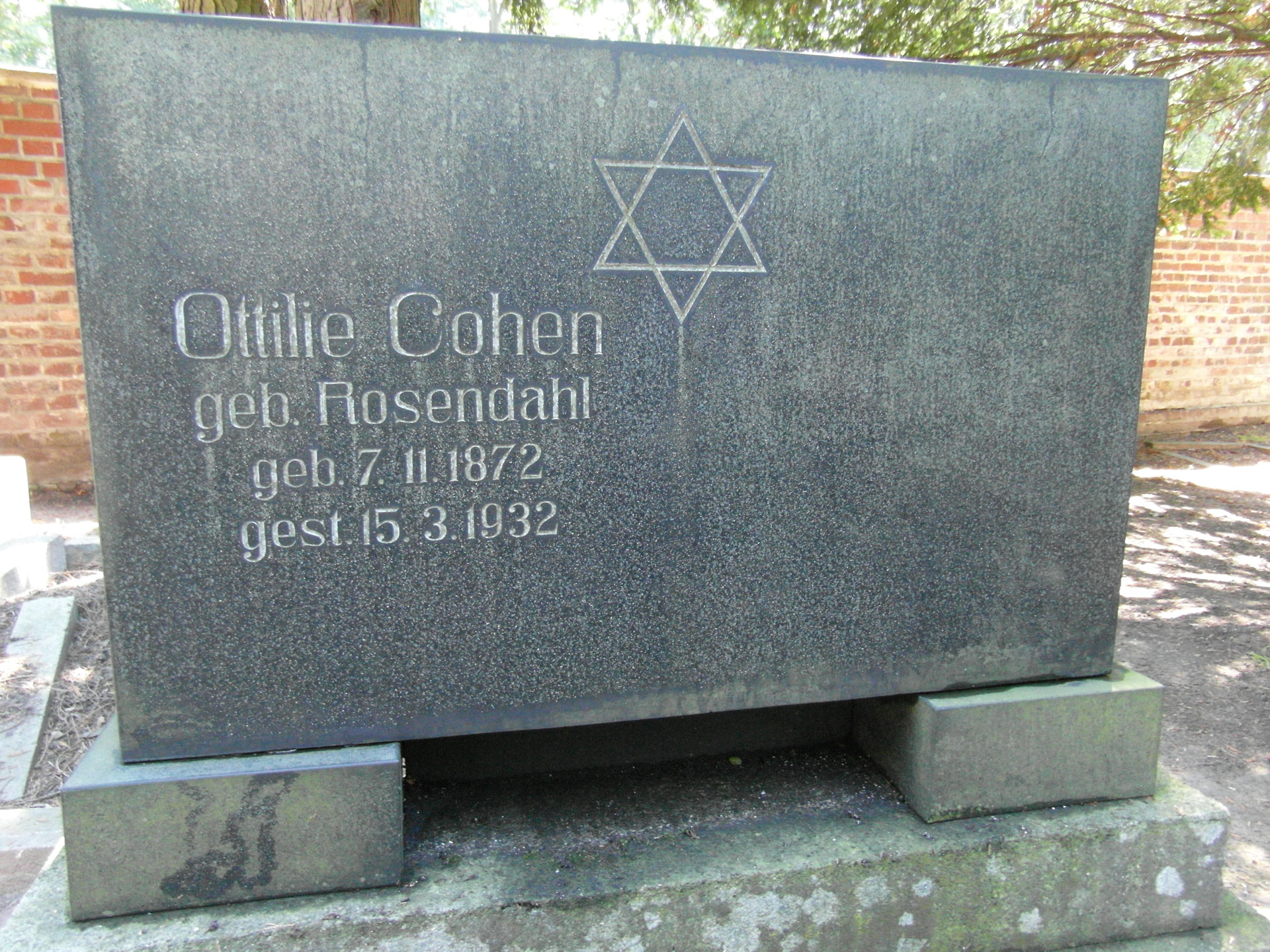 Grabstein Ottilie Cohen (L18)